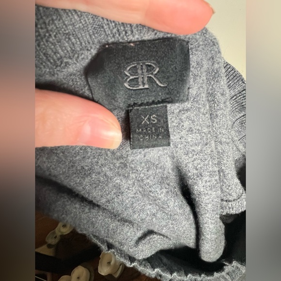 Banana Republic XS 100% merino wool gray sweater vest. EXCELLENT condition! - Picture 5 of 6